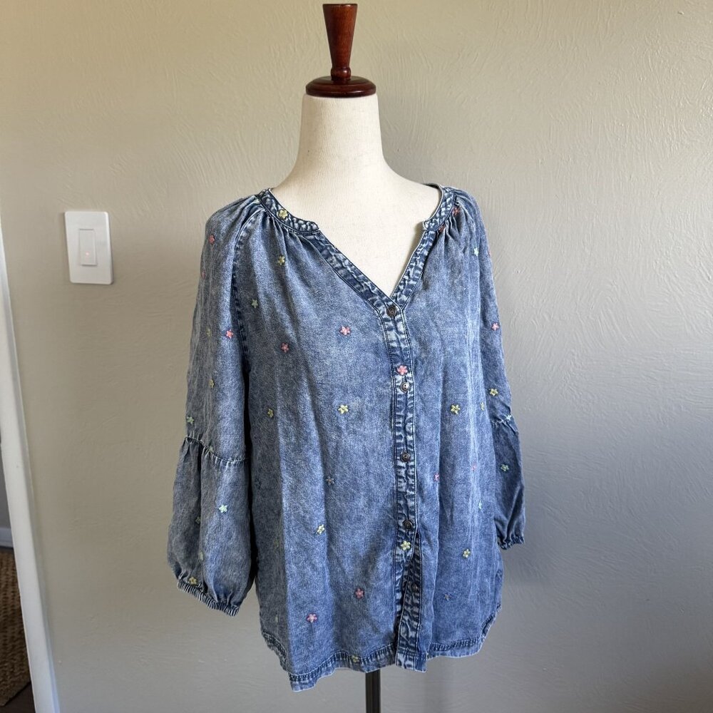 French Dressing Jeans Floral Embroidered Chambray Top Size Medium